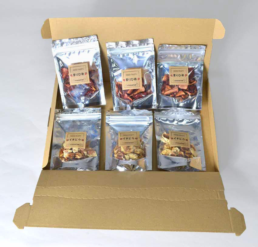 自然な味わい&nbsp;国産&nbsp;ドライフルーツ&nbsp;イチゴ&nbsp;・&nbsp;イチジク&nbsp;各3袋&nbsp;セット&nbsp;ピヨにゃんファーム