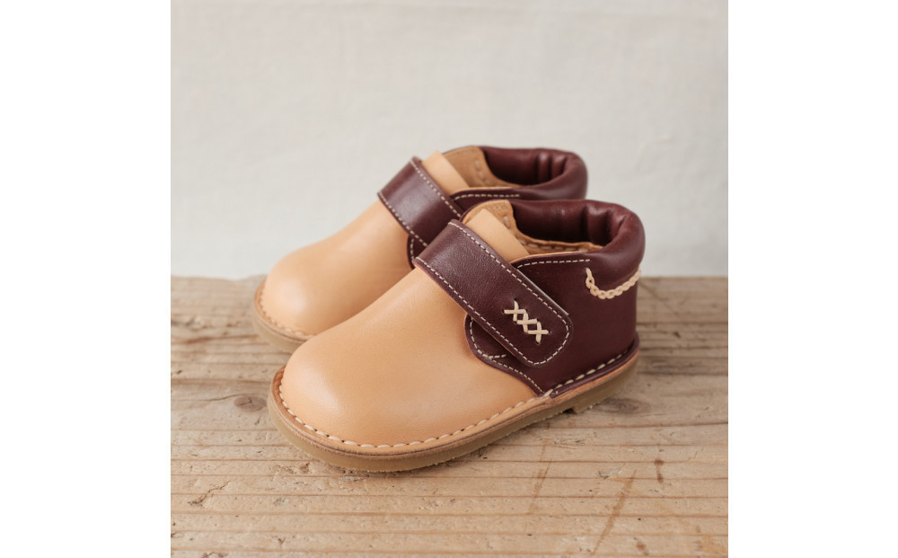 柔らかく履かせやすい本革製ベビーシューズ　ワイン