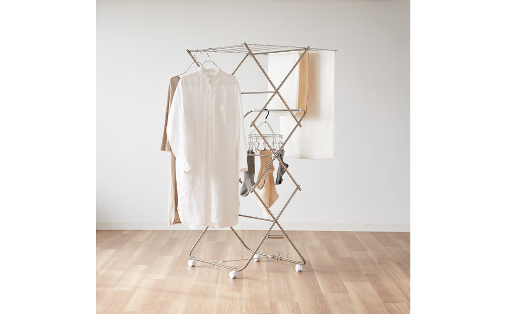 ワンピースも掛けられるステンレス室内物干_1143601231_00