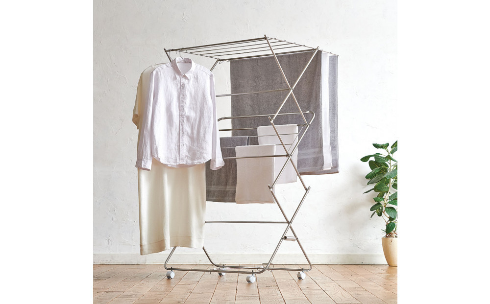 ワンピースも掛けられる室内物干ワイド_1143601232_00