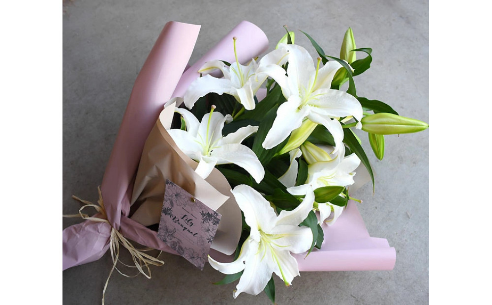 【母の日】カサブランカ３本とグリーンの花束＜お届け日：2026年5/4～5/10&nbsp;当店おまかせ&nbsp;＞母の日カード付き【&nbsp;母の日&nbsp;ギフト&nbsp;アレンジ&nbsp;花&nbsp;贈り物&nbsp;大阪府&nbsp;門真市&nbsp;】