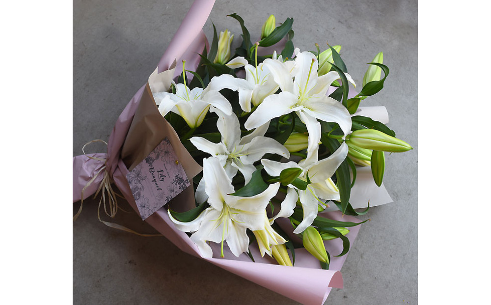 【母の日】カサブランカ５本とグリーンの花束＜お届け日：2026年5/4～5/10&nbsp;当店おまかせ&nbsp;＞母の日カード付き【&nbsp;母の日&nbsp;ギフト&nbsp;アレンジ&nbsp;花&nbsp;贈り物&nbsp;大阪府&nbsp;門真市&nbsp;】