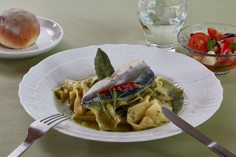 ＜屋久島パスタラボ＞屋久島産バジルとにんにくのジェノベーゼ　飛び魚のコンフィ添え＜一人前＞