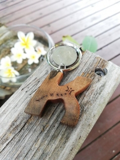 屋久杉Initialイニシャルキーホルダー　”K”