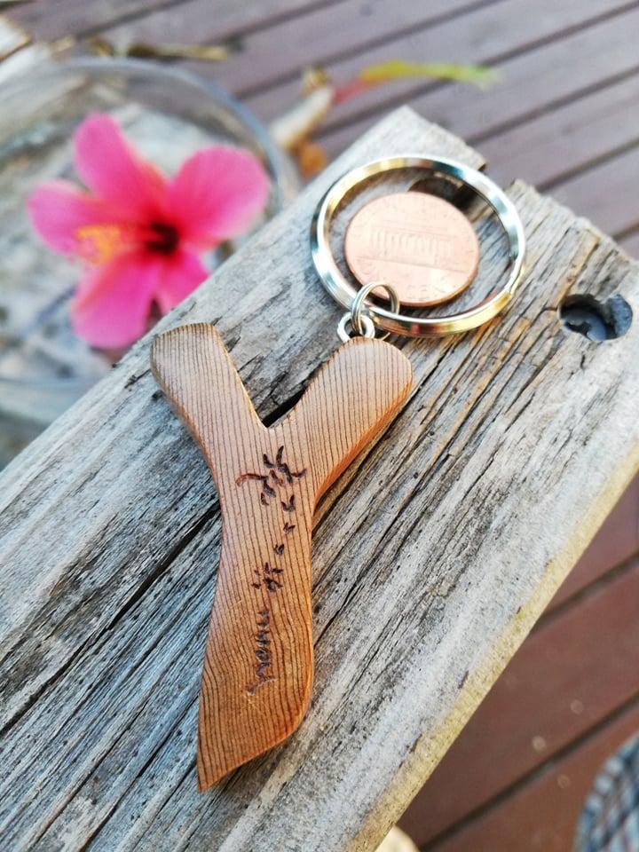 屋久杉Initialイニシャルキーホルダー　”Y”