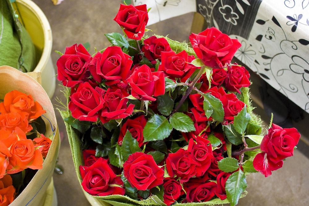 品種と色はおまかせ 豪華なバラの花束60本 Jtbのふるさと納税サイト ふるぽ