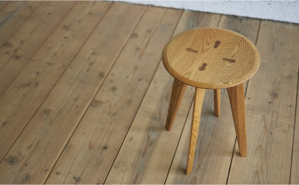 タップルート&nbsp;無垢材のスツール&nbsp;ブラウンオーク
