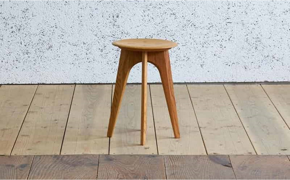 タップルート&nbsp;無垢材のスツール&nbsp;ブラウンオーク