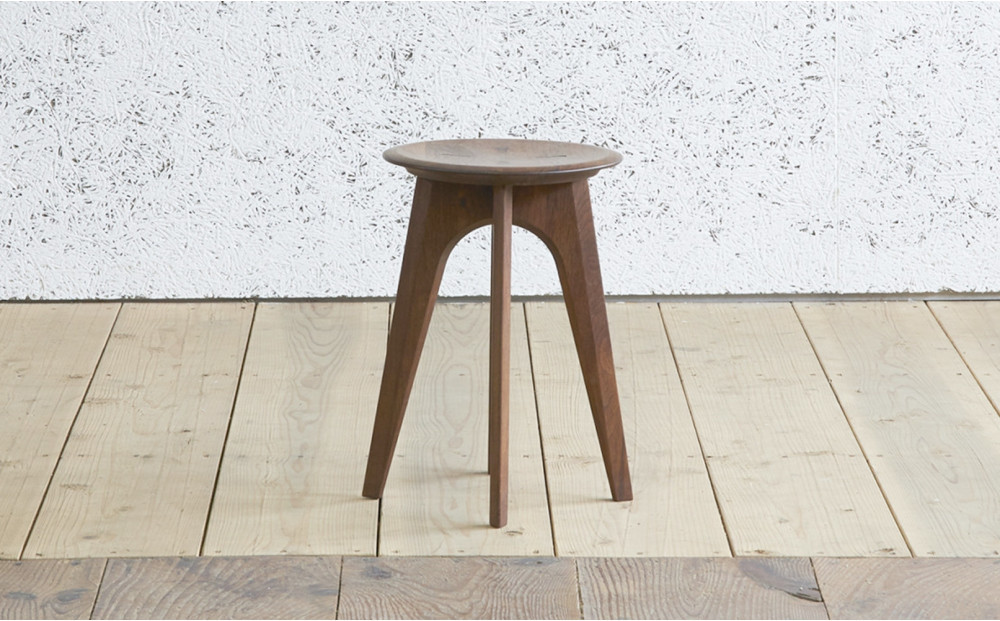 タップルート&nbsp;無垢材のスツール&nbsp;ウォールナット