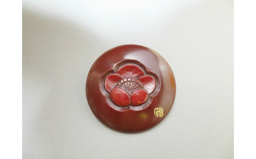 鎌倉彫青山工房の小鏡（梅の花）