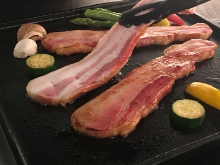 鹿野ファーム 脂身の旨味際立つ厚切りベーコンステーキセット Jtbのふるさと納税サイト ふるぽ