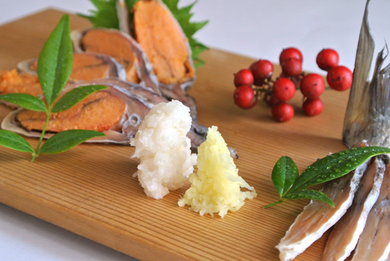 琵琶湖産の天然子持ちニゴロブナで丁寧に手作りした鮒寿司スライス済みＬＬ（箱入り）【ポイント交換専用】