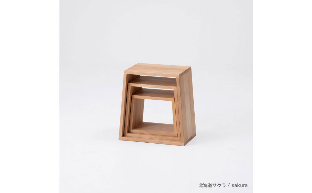 旭川家具　コサイン　ネストスツール　北海道サクラ&nbsp;【&nbsp;旭川家具&nbsp;北海道&nbsp;旭川市&nbsp;木製&nbsp;家具&nbsp;スツール&nbsp;踏み台&nbsp;飾り棚&nbsp;レイアウト自由&nbsp;サイドテーブル&nbsp;伝統技法&nbsp;頑丈&nbsp;本棚&nbsp;小テーブル&nbsp;コンパクト&nbsp;ソファーテーブル&nbsp;選べる樹種&nbsp;シンプル&nbsp;ナチュラル&nbsp;手作り&nbsp;北欧&nbsp;おしゃれ&nbsp;天然木&nbsp;無垢&nbsp;】_01285