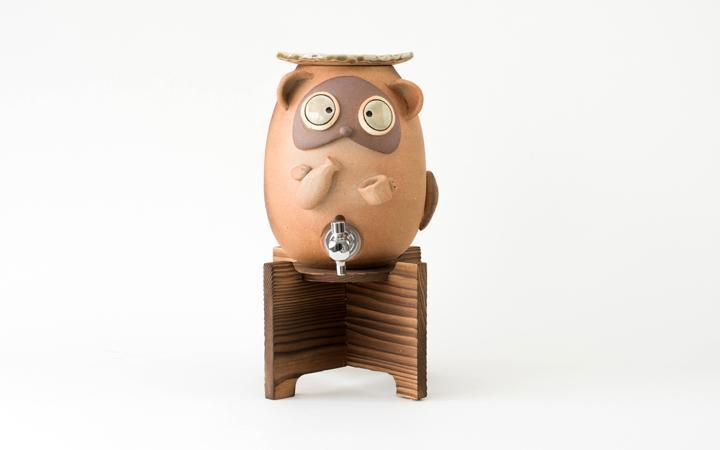 信楽焼・明山】 焼酎サーバー ほろ酔いたぬき 2.2L s10-4 | JTBの