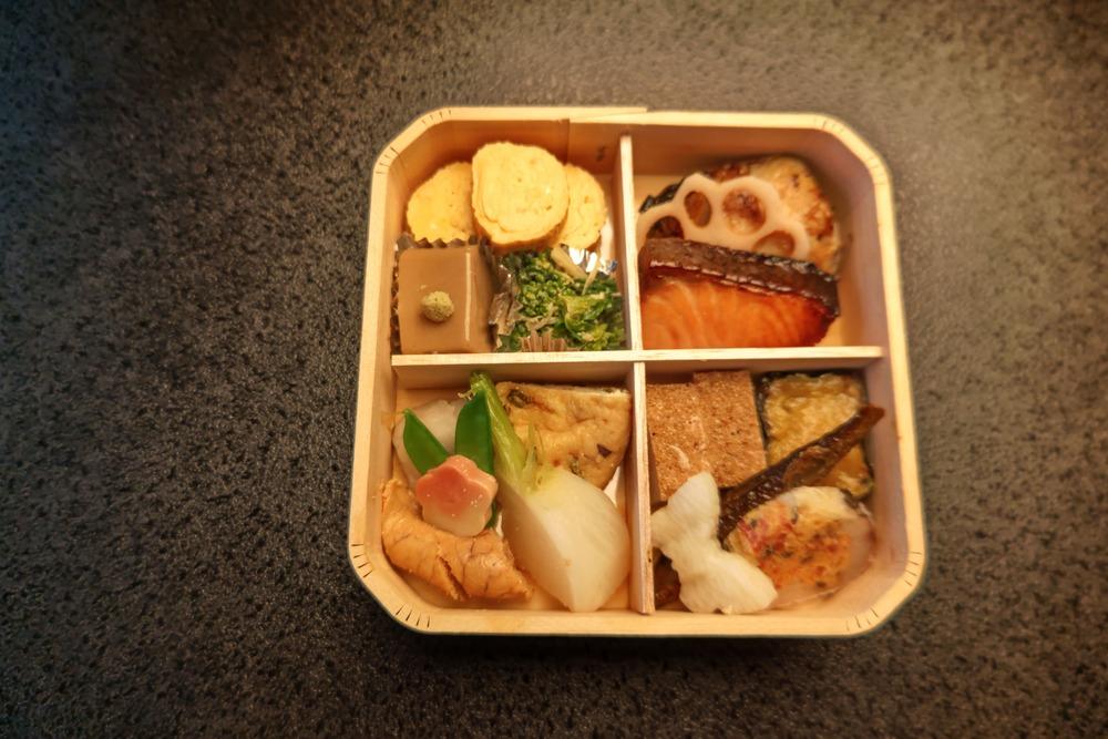 【京料理 坂安】旬の京料理　折入弁当（２個セット）［ 京都 京料理 人気 おすすめ 老舗 グルメ  ギフト プレゼント 贈答用 お取り寄せ ］ 