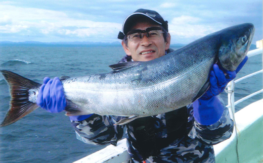 北海道といえば 秋鮭 イカ の船釣り体験 5名様 Jtbのふるさと納税サイト ふるぽ