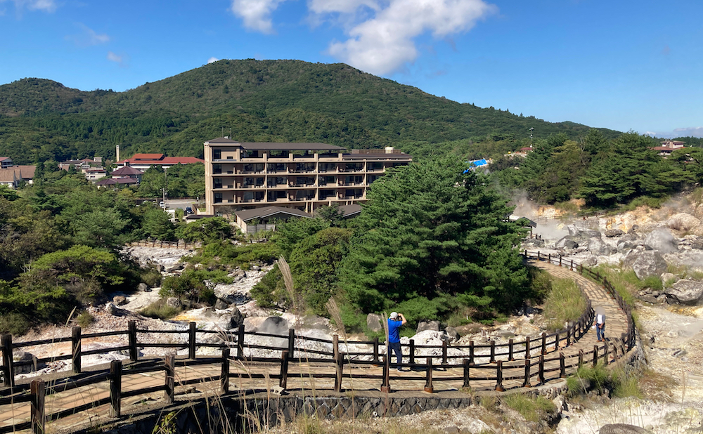 窓の外は雲仙地獄。五感が喜ぶ山上リゾート