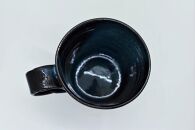 ヨロン島の素材を活かした　あーどぅる焼『マグカップ２個セット』【マグ白×マグ黒】|&nbsp;食器&nbsp;コップ&nbsp;マグカップ&nbsp;陶器&nbsp;あーどぅる焼&nbsp;セット&nbsp;おしゃれ&nbsp;おすすめ&nbsp;人気&nbsp;贈答&nbsp;プレゼント&nbsp;ギフト&nbsp;お祝い&nbsp;鹿児島県&nbsp;与論島【ポイント交換専用】