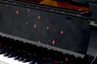 【真和楽器】京都伝統工芸による彩輝光蒔絵ピアノ「春幻」モデル