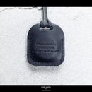 maf&nbsp;pinto&nbsp;(マフ&nbsp;ピント)&nbsp;air&nbsp;tag&nbsp;ケース&nbsp;カバー&nbsp;スクエア&nbsp;保護&nbsp;ネイビー&nbsp;レザー&nbsp;本革&nbsp;日本製