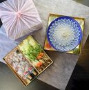 『新日本料理　吉祥』国産とらふぐフルコース（てっさてっちり）4～5人前　とらふぐ刺身　約180ｇ　とらふぐアラ　約500ｇ　ふぐ皮付き　（冷蔵お届け）