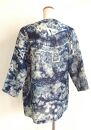伝統織物のトップブランド夏塩沢に本藍染めを施した洋服オリジナルブランド『ナツシオンブルー』板締染（カーディガン14）