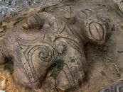 縄文発掘レリーフ　遮光器土偶（片足）