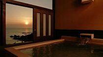 佐渡リゾートホテル吾妻 日本海に沈む夕陽と檜の客室露天風呂を備えた特別室銀波3連泊2名様利用ご宿泊券