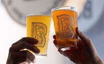 【Bighand&nbsp;Bros.&nbsp;Beer】クラフトビール&nbsp;500ml缶&nbsp;飲み比べ&nbsp;4本セット（ビッグハンドブロスビア）［&nbsp;京都&nbsp;西陣&nbsp;ビール&nbsp;ワールドビアカップ金賞&nbsp;お酒&nbsp;人気&nbsp;おすすめ&nbsp;お取り寄せ&nbsp;通販&nbsp;送料無料&nbsp;ふるさと納税&nbsp;］