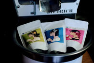 【3種類の多幸感スペシャルティコーヒー】「花三色&nbsp;スペシャルティーコーヒー粉セット」(&nbsp;3種類×各100ｇ&nbsp;合計&nbsp;3袋(粉))