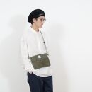 【KEYMEMORY 鎌倉】フラットサコッシュ　OLIVE