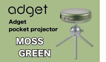 PJ22【Adget Pocket Projector Moss Green】 アジェットポケットプロジェクター　Netflix対応 モバイルプロジェクター 小型 家庭用 天井投影 一人暮らし Android OS  4,500mAhバッテリー 搭載 日本ブランド【モスグリーン】