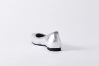 美脚に導く骨盤ケアシューズyui エナメル ライトシルバー【サイズ24.0cm】