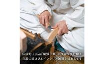 紗綾形の彫刻が美しい『cosaya』ブランドの木製銘々皿シリーズ　木製　丸皿（11cm） A柄