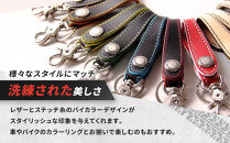 【デグナー】レザーキーホルダー&nbsp;[K-51F]【カラー：レッド-ホワイト】［&nbsp;京都&nbsp;キーホルダー&nbsp;革&nbsp;人気&nbsp;おすすめ&nbsp;革&nbsp;レザー&nbsp;ツーリング&nbsp;ライダー&nbsp;バイカー&nbsp;バイク&nbsp;ブランド&nbsp;メーカー&nbsp;ギア&nbsp;パーツ&nbsp;］