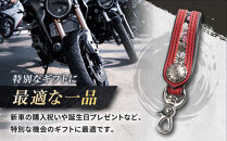 【デグナー】花山レザーキーホルダー[K-70K]&nbsp;【カラー：京桜-レッド】［&nbsp;京都&nbsp;キーホルダー&nbsp;革&nbsp;人気&nbsp;おすすめ&nbsp;革&nbsp;レザー&nbsp;ツーリング&nbsp;ライダー&nbsp;バイカー&nbsp;バイク&nbsp;ブランド&nbsp;メーカー&nbsp;ギア&nbsp;パーツ&nbsp;］