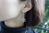 【プレゼント包装付き】シルバー 雪の結晶イヤリング（銀色 /M/ チェーン付）