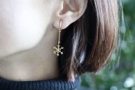 【プレゼント包装付き】シルバー 雪の結晶イヤリング（金色 /S・チェーン付）