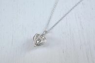 【プレゼント包装付き】シルバーのカゴペンダント（銀色&nbsp;/白水晶）