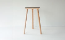 センダイフォルム×山ノ頂 シカガワスツール 鹿革 550 ニビ色【アウトドアグッズ 家具 工芸品 スツール 鹿革 人気 和装 インテリア ファニチャー クラフト 民芸品 仙台市 チェア デザイン 和風 伝統的 自然素材 エコフレンドリー リビング ダイニング】