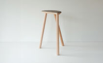 センダイフォルム×山ノ頂 シカガワスツール 鹿革 550 ニビ色【アウトドアグッズ 家具 工芸品 スツール 鹿革 人気 和装 インテリア ファニチャー クラフト 民芸品 仙台市 チェア デザイン 和風 伝統的 自然素材 エコフレンドリー リビング ダイニング】