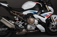 【AELLA】BMW&nbsp;S1000RR｜フレームスライダー(S1000R&nbsp;’21～)&nbsp;AE-68141&nbsp;【カラー：ブルー】［&nbsp;京都&nbsp;バイク&nbsp;カスタム&nbsp;パーツ&nbsp;人気&nbsp;おすすめ&nbsp;ツーリング&nbsp;ライダー&nbsp;バイカー&nbsp;メーカー&nbsp;ギア&nbsp;BMW&nbsp;お取り寄せ&nbsp;通販&nbsp;ふるさと納税&nbsp;］