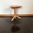 【ビグロスツール：三角形の座面に六角形の支柱の3本脚スツール】スツール&nbsp;3本脚&nbsp;三角形&nbsp;ルーローの三角形&nbsp;サイドテーブル&nbsp;花台&nbsp;プランタースタンド&nbsp;ディスプレイ&nbsp;チェリー&nbsp;nove