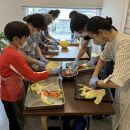 (団体貸切プラン10名様利用)&nbsp;川崎名物キムチ専門店『おつけもの慶』工場見学およびキムチづくりと特別なランチ体験クーポンおよび川崎名品お土産セット付(10名様分)