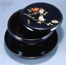 丸盆付菓子器&nbsp;7.0寸&nbsp;さえずり(盛絵・内梨子地塗)【YG89】