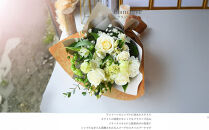 スタイルブーケ　ブラン・レーヴ【スタイル　ブーケ　ブラン　レーヴ　花束 花 誕生日 結婚記念日　ワントーンでシンプル　ホワイトの清楚さ　深いグリーン　大人コーデ 大阪府 門真市 】