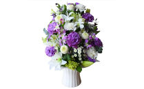 【通年】お供え用フラワーアレンジメント・睦月(紫系)【お供え　フラワー　アレンジメント　命日　仏事　お悔み　お供え　お花　たくさん　上品　ぎっしり　お花をたっぷり使って高さを出したデザイン&nbsp;大阪府&nbsp;門真市&nbsp;】