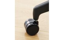 Mea5_コクヨチェアー　エルア(ネイビー・本体黒)／肘つき／フローリング用（Vキャスター）　／在宅ワーク・テレワークにお勧めの椅子