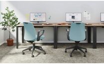 Mea4_コクヨチェアー　エルア(ライトオリーブ・本体黒)／肘つき／カーペット用（Wキャスター）　／在宅ワーク・テレワークにお勧めの椅子