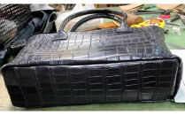 クロコダイルトートバッグ【クロコダイルトートバッグレザーバッグ革クロコスエード男性サイズナイルクロコダイル幅広贅沢一枚のクロコ大阪府門真市】